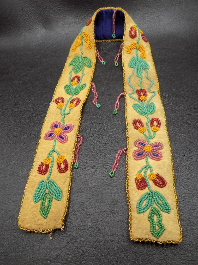 Beautiful Native American Indian beaded belt: Beautiful Native American Indian beaded belt. In very good as found condition. Beautiful colors. Great quality and detail. Measures 24 ½ inches long