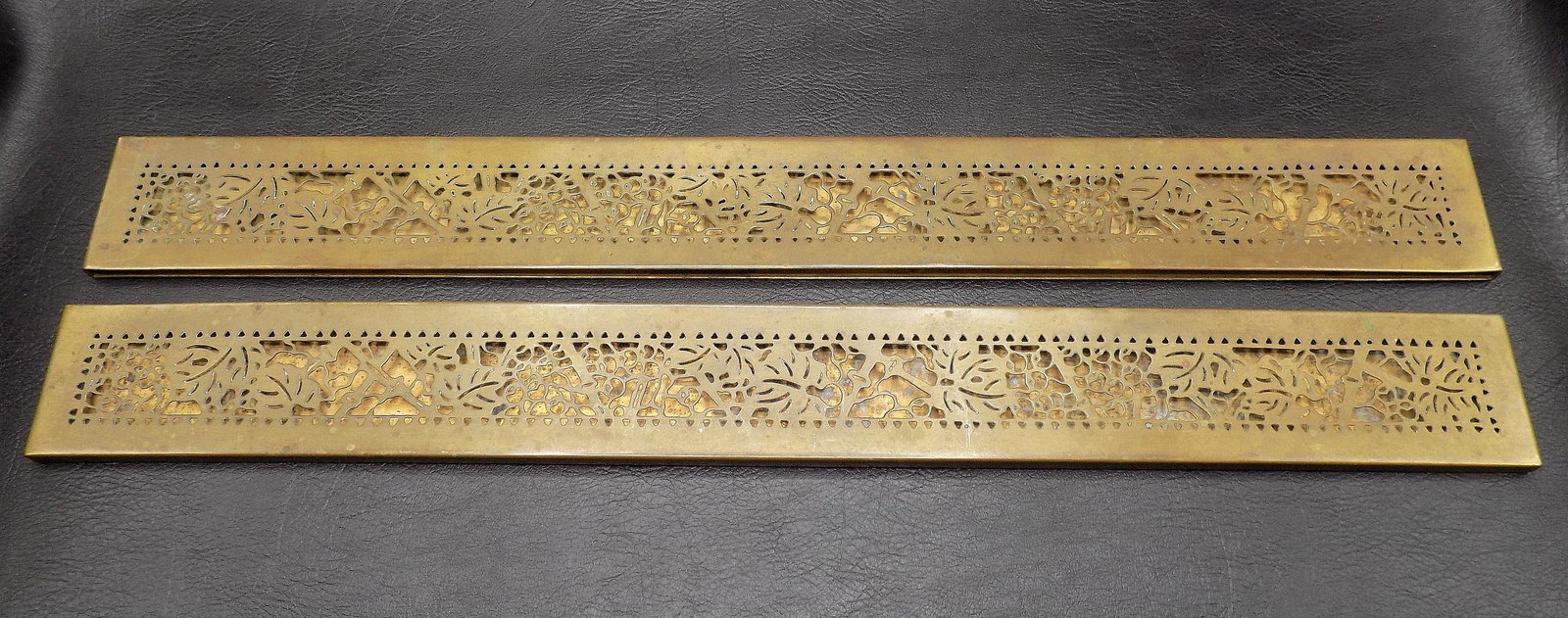 Lovely vintage Signed Tiffany Bronze blotter ends: Lovely vintage Signed Tiffany Bronze blotter ends. In very good as found condition. Great quality and detail. Measures 19inches by 2 inches
