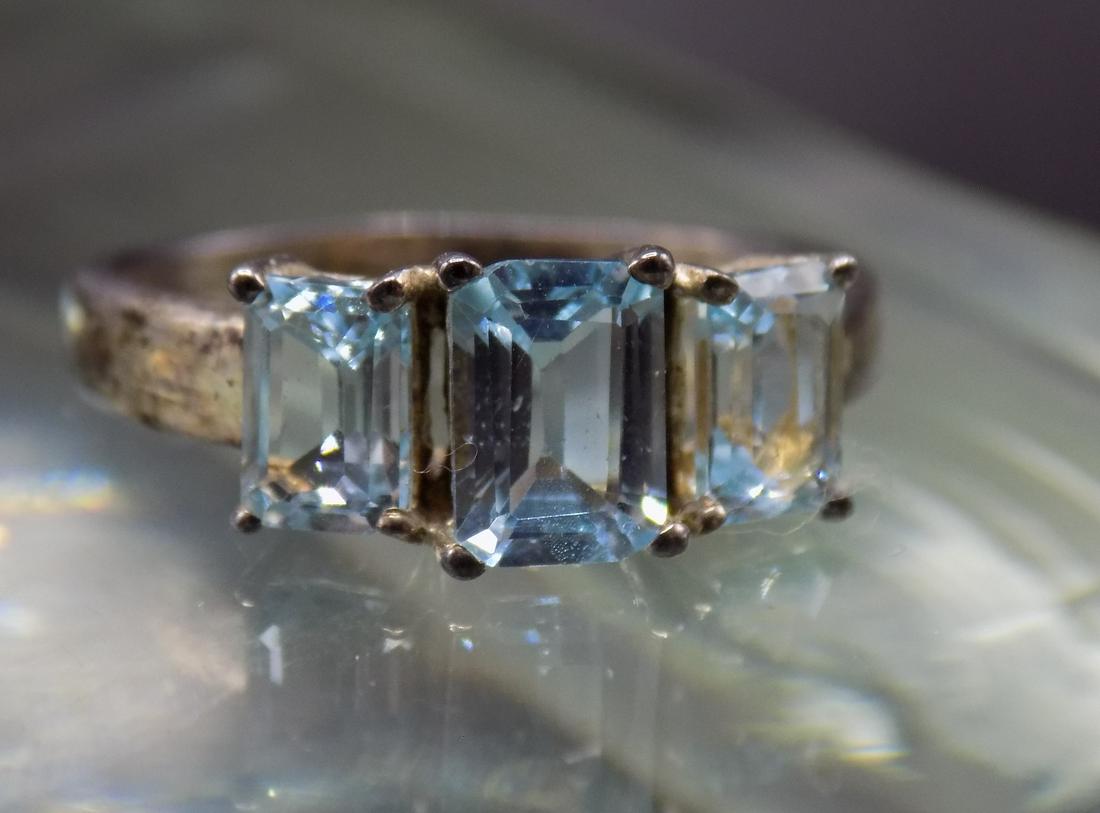 Beautiful 3.6 ct. Blue Topaz Sterling Silver Ring (1 of 3)