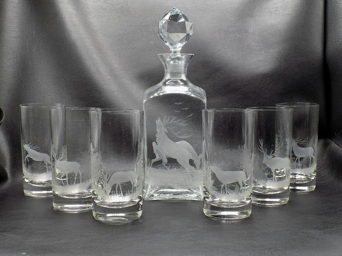 Unusual Vintage Etched Liquor Decanter and 6 Glass with Cut Stags (1 of 11)