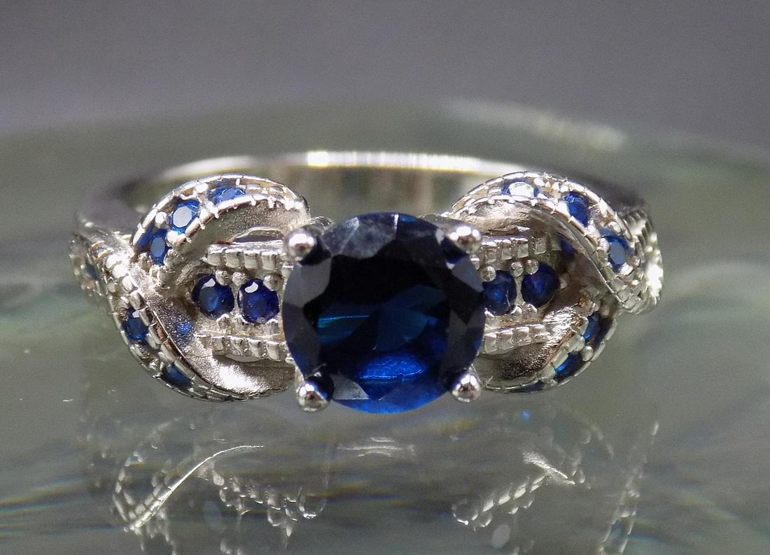 Beautiful 2 cwt Blue Sapphire Sterling Silver Ring (1 of 3)