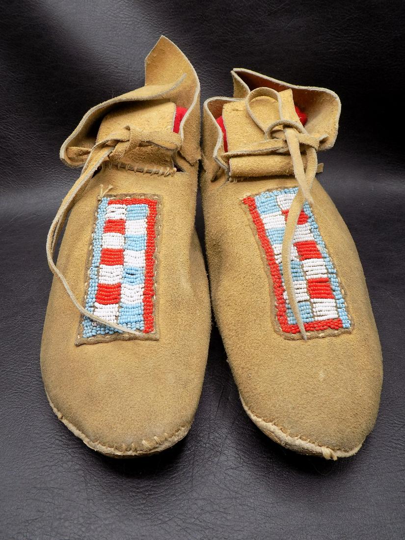 Vintage Native American Indian Moccasins (1 of 9)