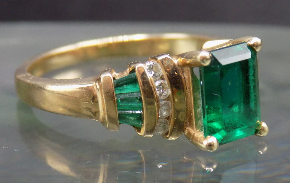 Beautiful Emerald and Diamond  10k gold Ring. (1 of 3)