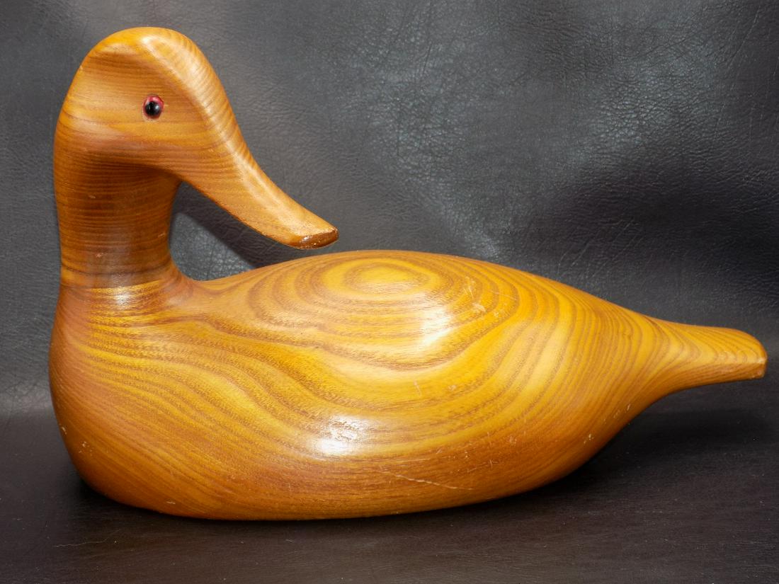 Artist signed Hand Carved Duck: Artist signed Hand Carved Duck. From The Duck Shop Bob and Tom Cook Macomb Illinois, marked on bottom as shown in photo. Beautifully carved wood. Glass eyes. Great quality and detail. 7 ½ inches 