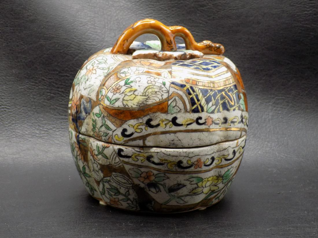 Vintage decorated Oriental covered porcelain jar (1 of 5)