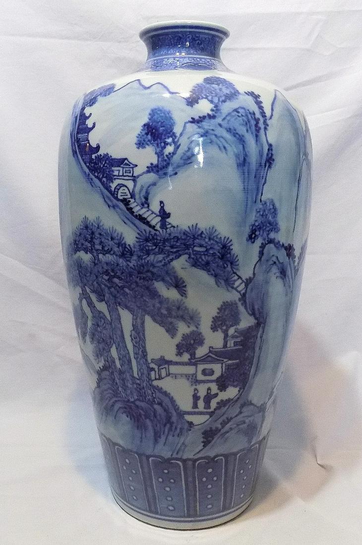 Large blue and white Oriental vase. (1 of 11)