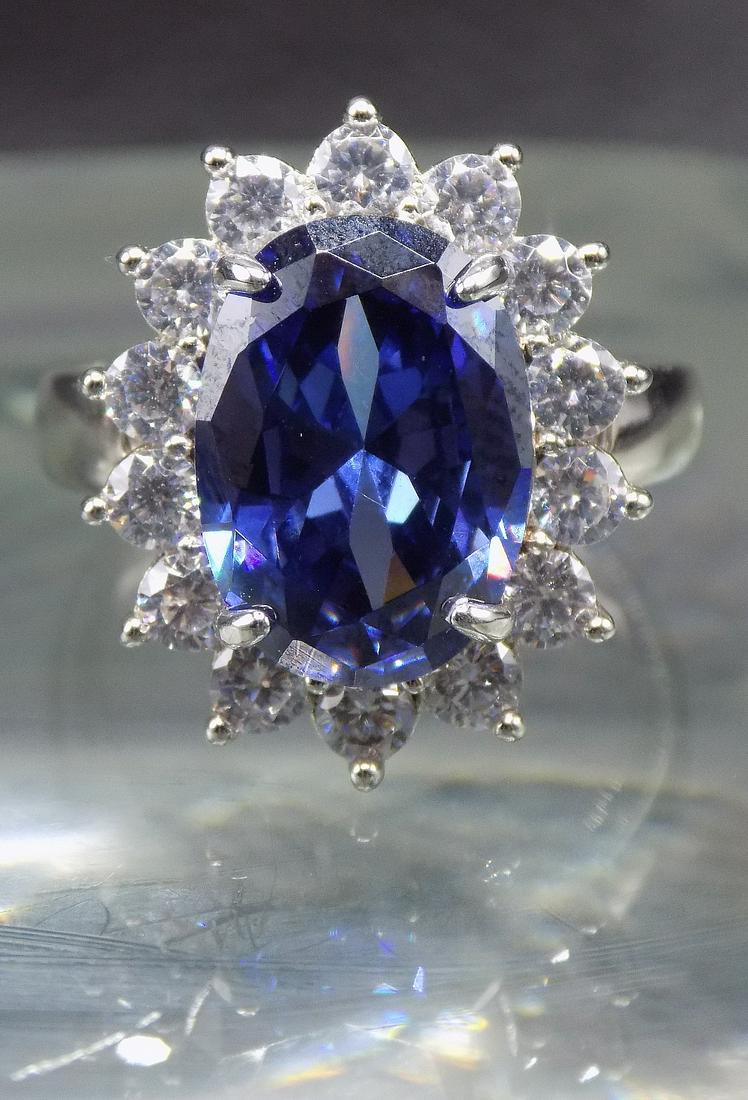 Beautiful 7 cwt tanzanite and topaz sterling silver ring (1 of 5)