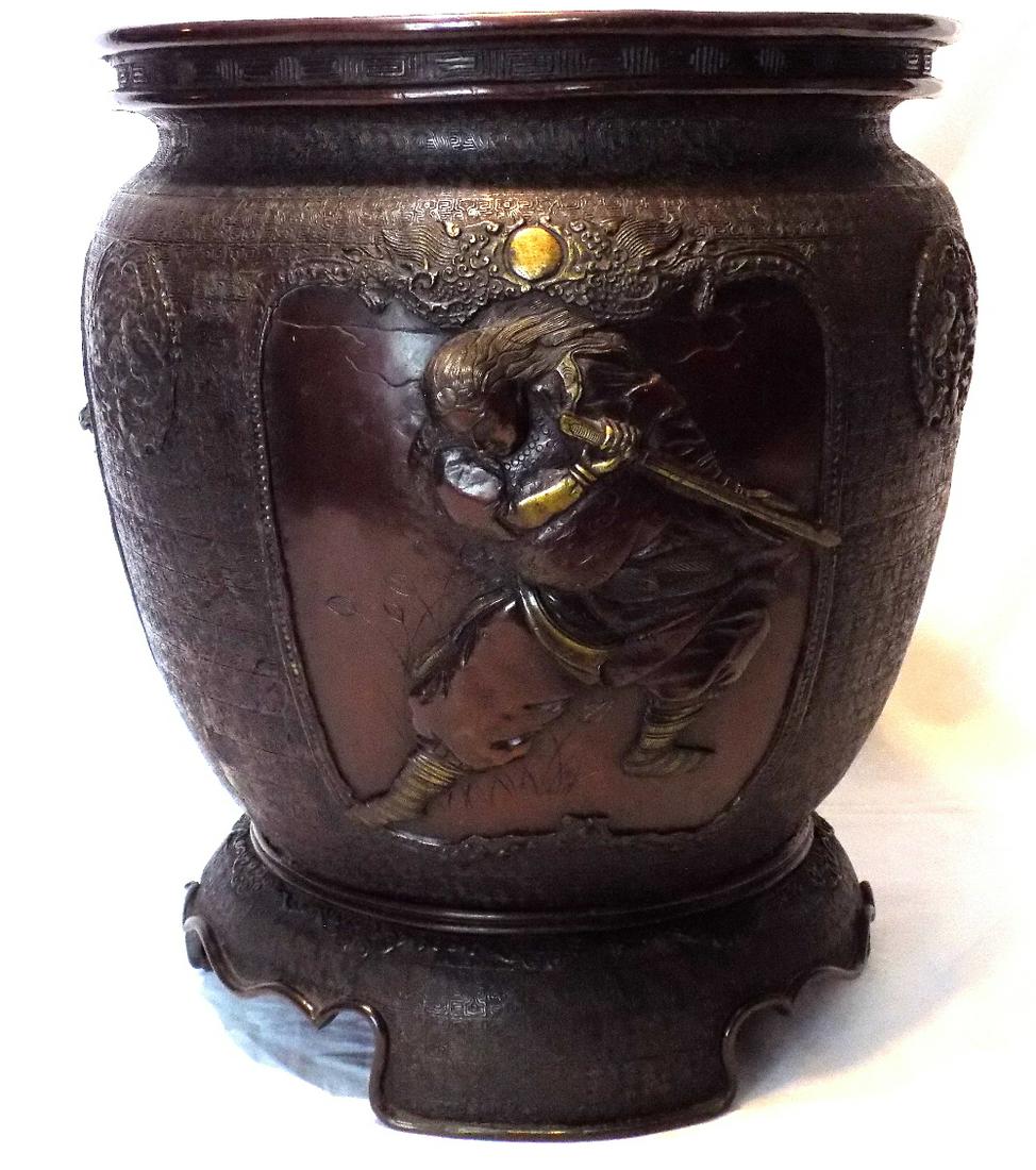 Handsome vintage bronze Oriental jardinière with figures (1 of 12)
