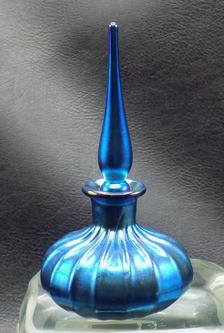 Beautiful  signed Lundberg art glass perfume bottle (1 of 10)