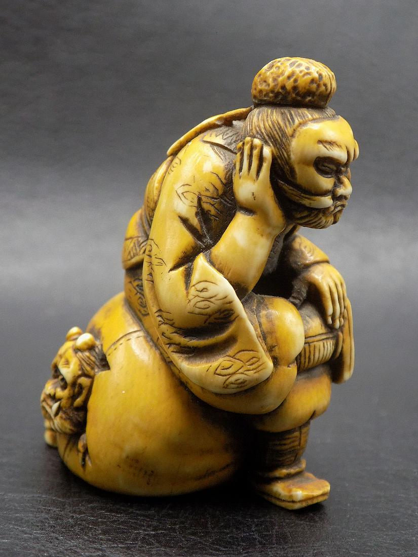 Wonderful vintage carved Oriental netsuke (1 of 11)