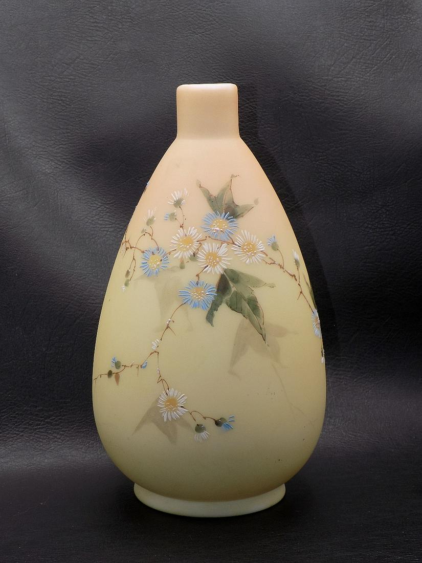 Pretty antique Mt. Washington Burmese art glass vase (1 of 8)