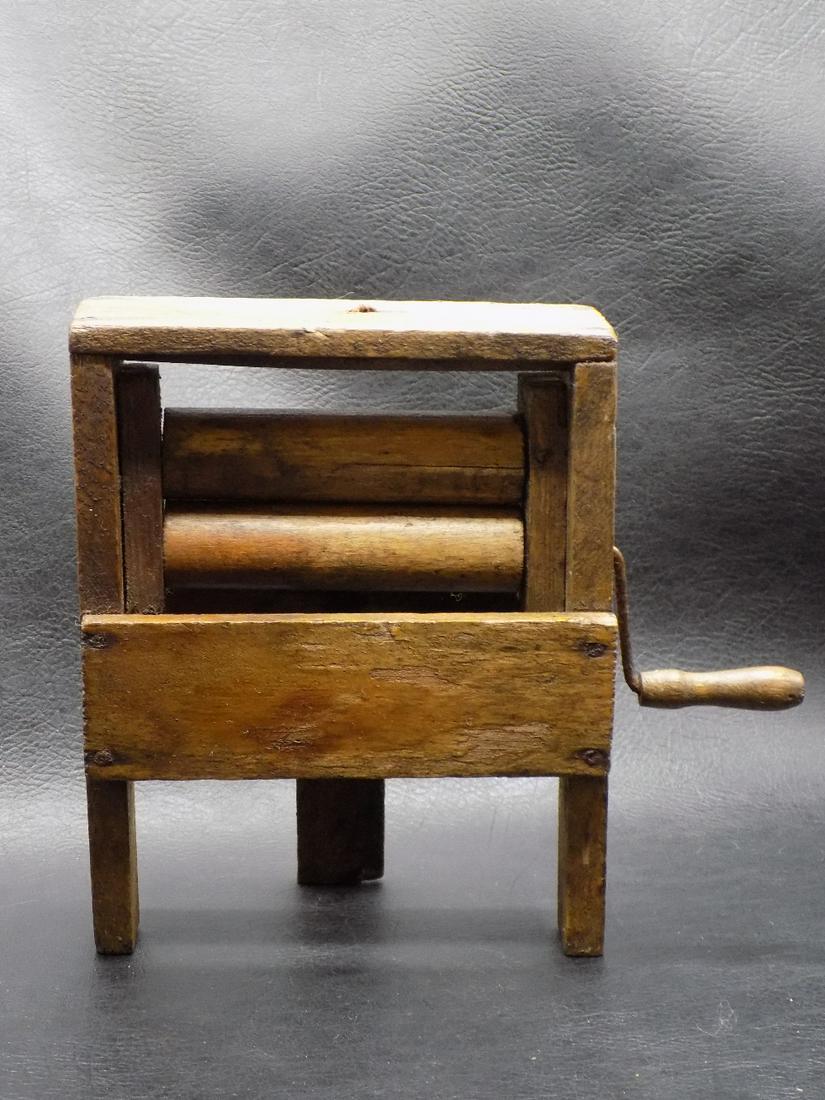Folk Art American Child’s Clothes Wringer (1 of 7)