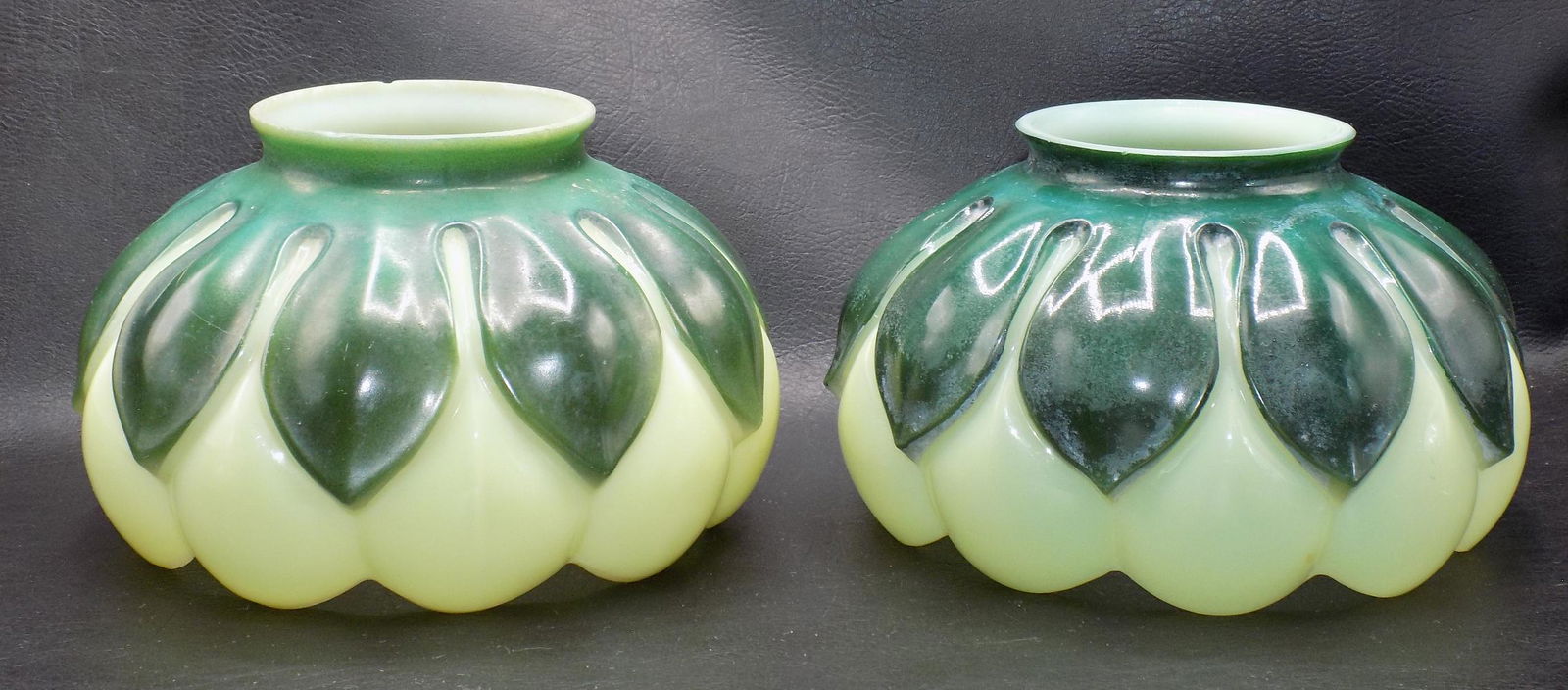 Pair of vintage art glass lamp shades. (1 of 6)