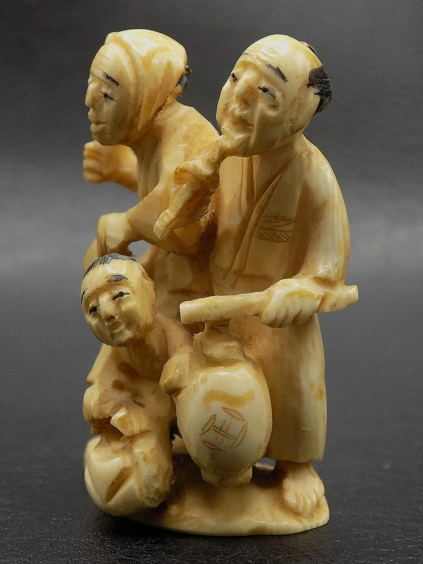 Wonderful vintage carved Oriental netsuke. (1 of 8)