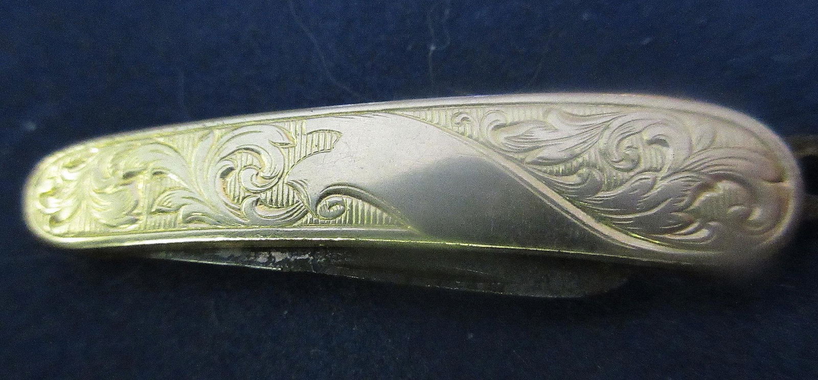 Ornate Victorian gold fill pocket knife: Ornate Victorian gold fill pocket knife. Marked on blade, hard to read. Great quality and detail. In very good original as found condition. Closed 1 5/8 inches. Open 2 ½ inches