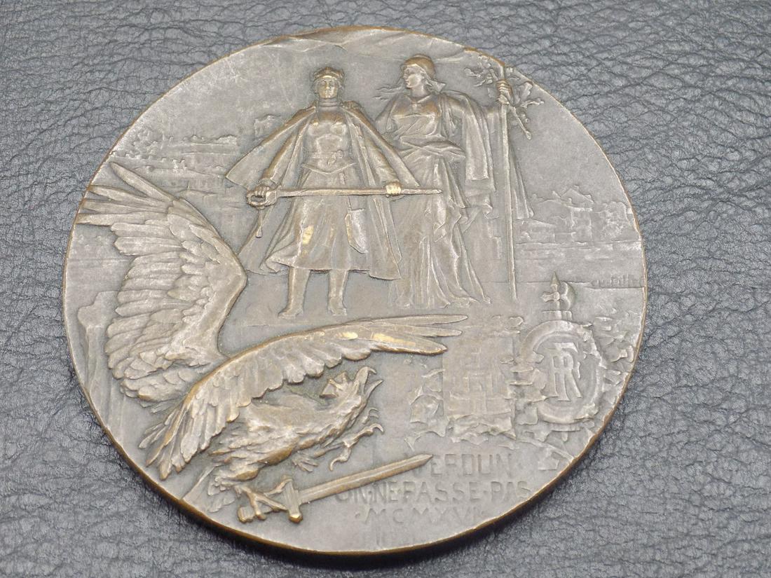Great 1916 Heroes of Verdun bronze medal: Great 1916 Heroes of Verdun bronze medal. Marked bronze on side. Great quality and detail. In very good original as found condition. 2 5/8 inches x 1/8 inch thick