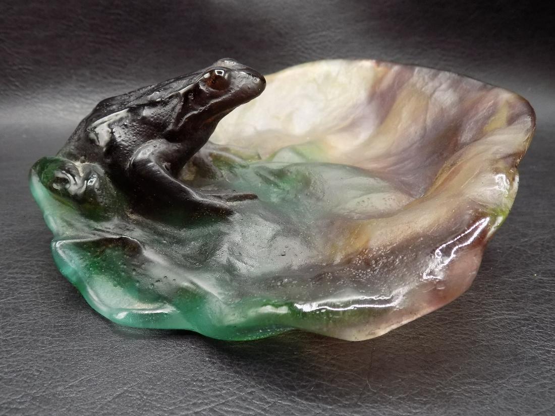 Wonderful Daum pate de verre art glass frog on lily pad: Wonderful Daum pate de verre art glass frog on lily pad. Beautiful colors. Great quality and detail. Marked Daum France on bottom as shown in photos. 2 5/8 inches 5 ¾ long x 3 7/8 wide