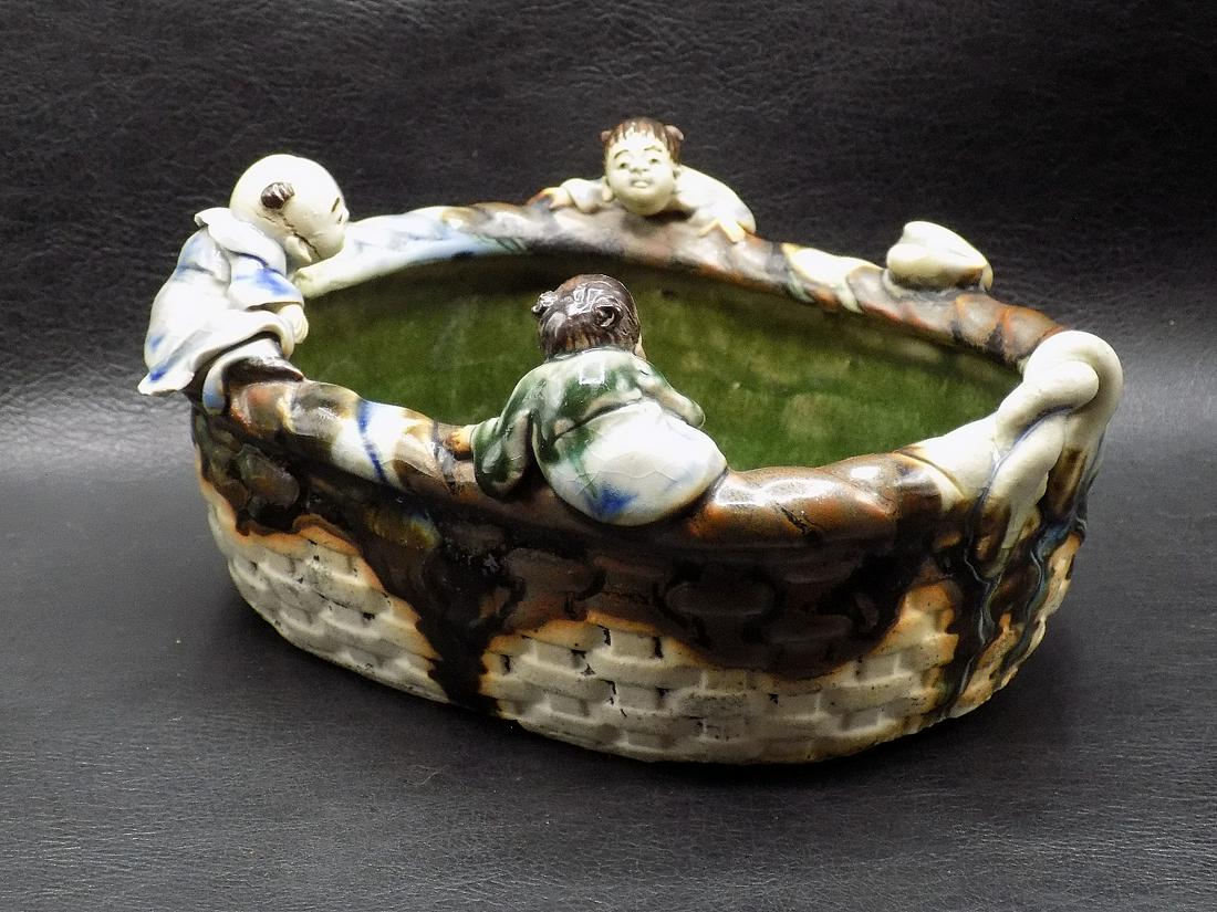 Fine vintage decorated Oriental bowl with figures (1 of 18)