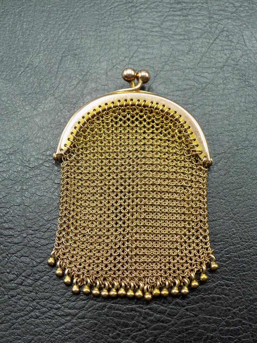 Small vintage 9ct. Gold mesh coin purse. (1 of 6)