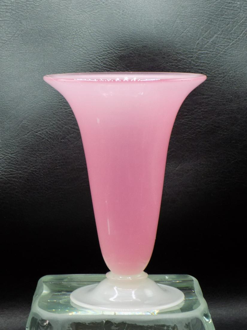 Pretty vintage Steuben Rosaline and alabaster art glass vase (1 of 8)