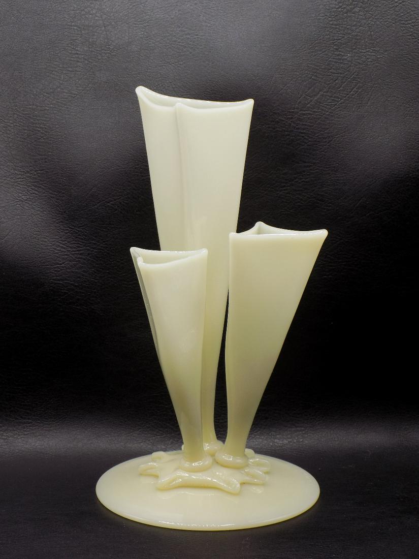 Fine vintage Steuben three branch art glass vase (1 of 8)
