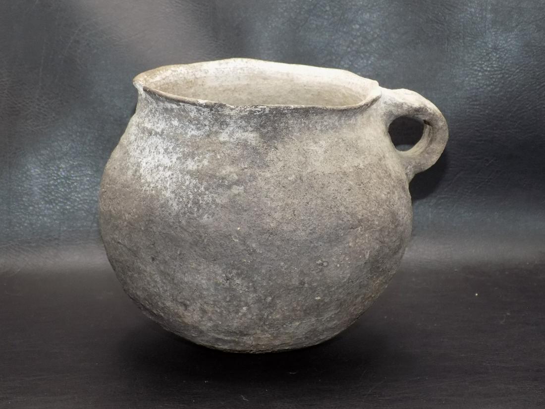 Ancient Indian Pueblo or Anasazi corrugated pottery food vessel. (1 of 17)