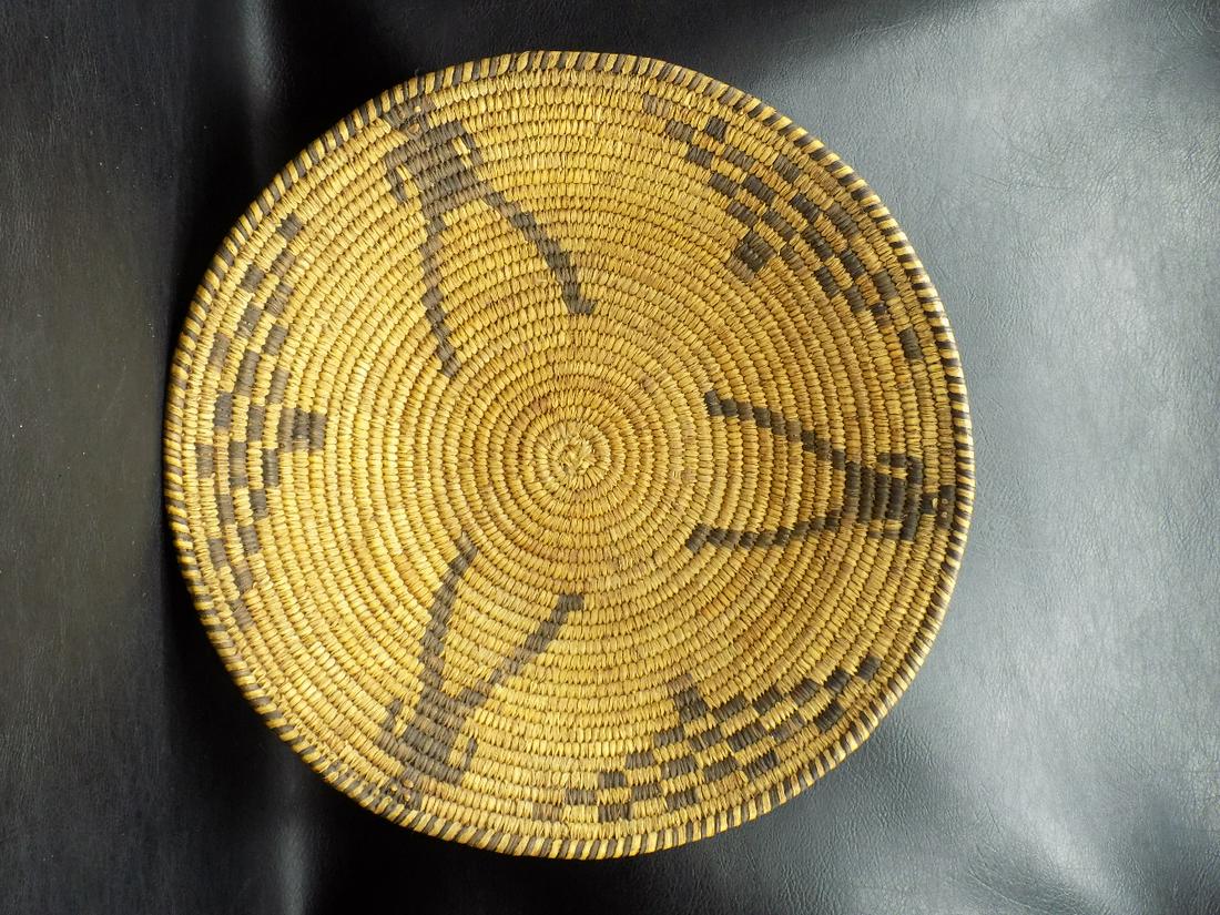 Vintage Native American Indian Papago basket with figures (1 of 6)