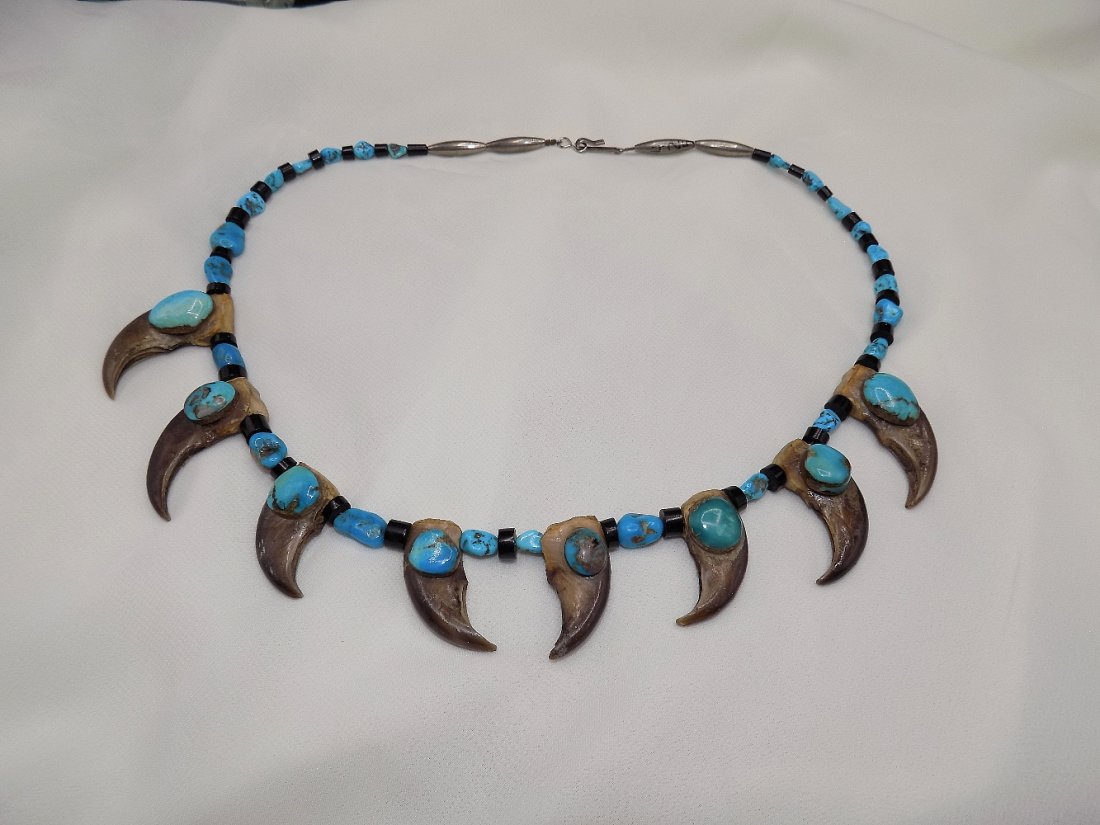 Unique Native American Indian turquois and bear claw necklace (1 of 11)