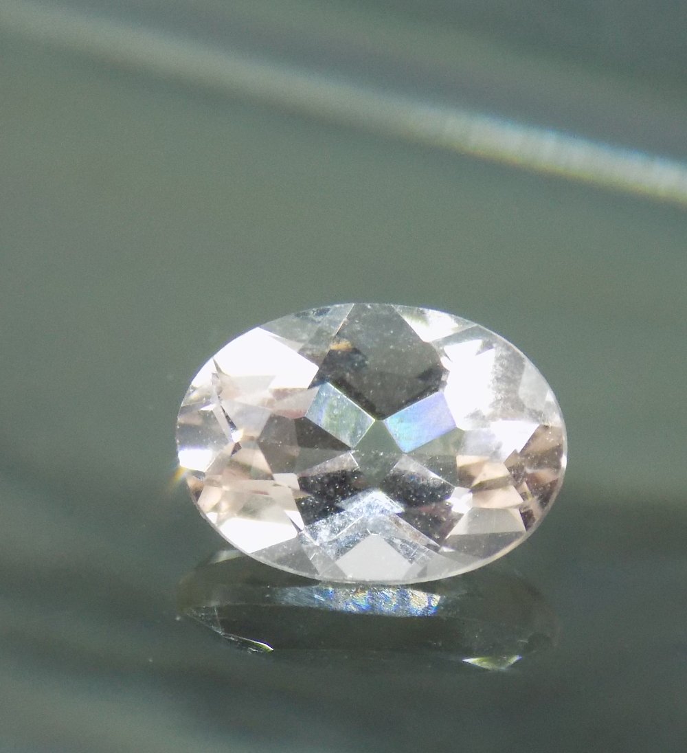 Beautiful morganite .60 ct. Gemstone and 6 by 4 mm: Beautiful morganite .60 ct. Gemstone and 6 by 4 mm. In very good original as found condition. Beautiful colors. Great quality and detail