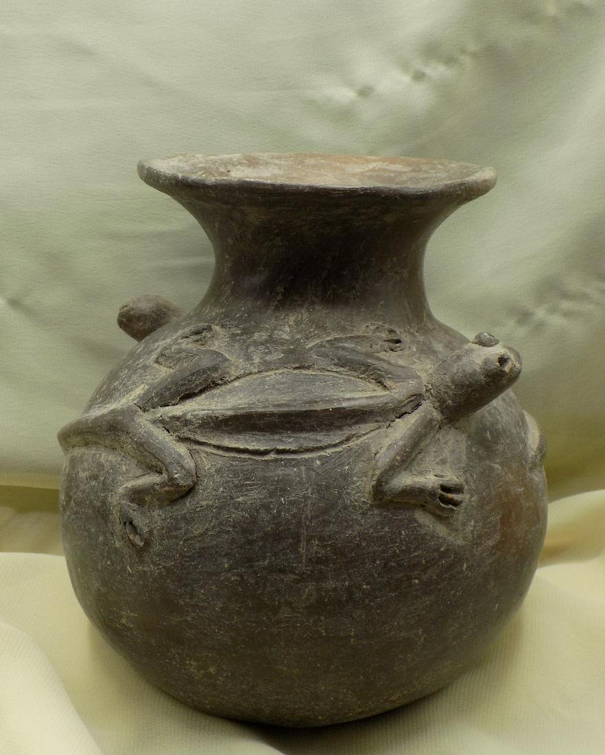 Ancient pottery vase with lizards (1 of 13)