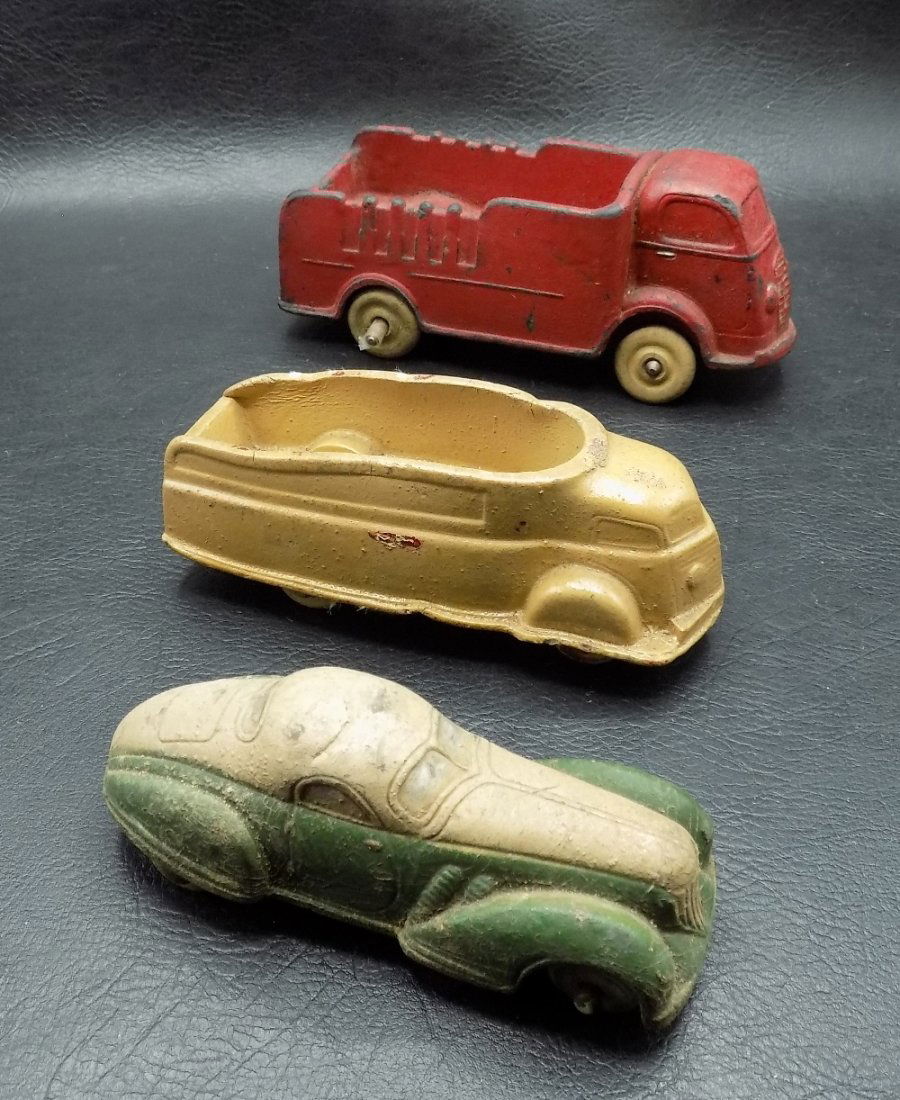 Vintage Auburn rubber toy vehicle (1 of 8)