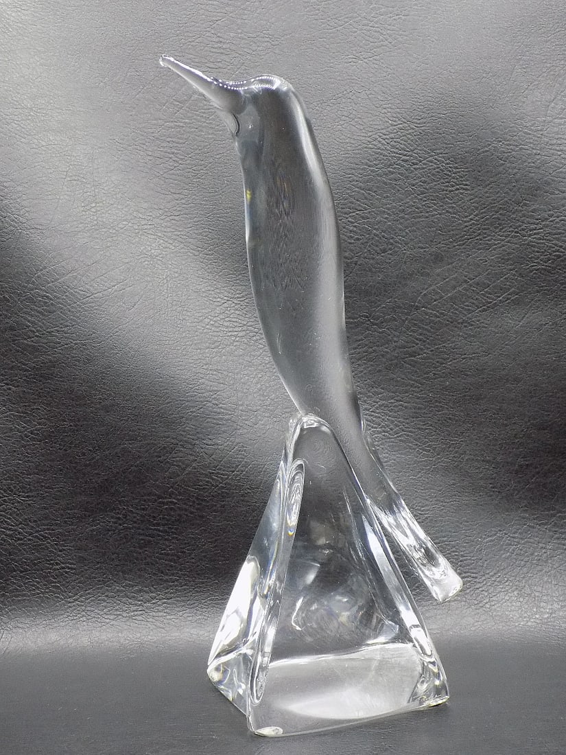 Vintage signed Daum France art glass bird: Vintage signed Daum France art glass bird. Great quality. Signed on bottom as shown in photo. 10 ¼ tall