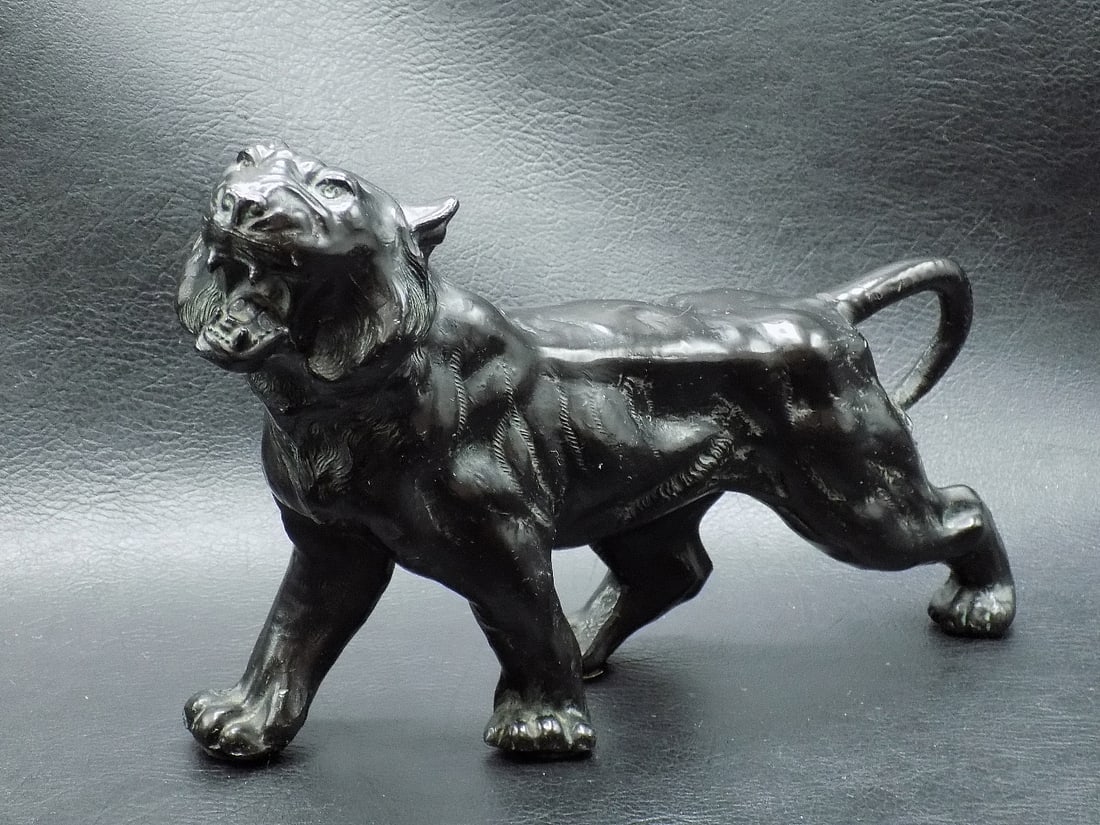 Vintage cast iron tiger  doorstop (1 of 6)