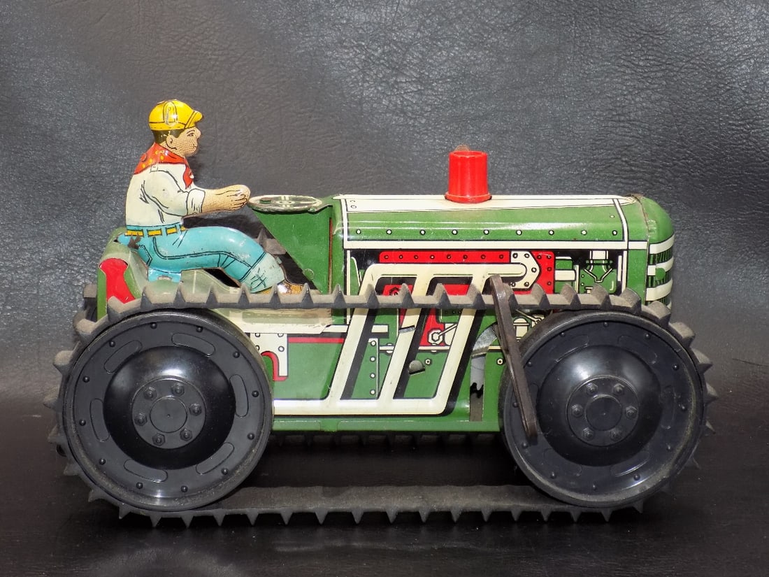 Vintage tin key wind Caterpillar by Marx (1 of 12)