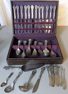 Lovely Reed and Barton Francis 1st  sterling silver flatware dinner set: Lovely Reed and Barton Francis 1st sterling silver flatware dinner set. Great quality and detail. Marked as shown in photos. Dinner knives 9 &frac14; inches. Dinner fork 7 1/8 inches. Teaspoons 5 1/8