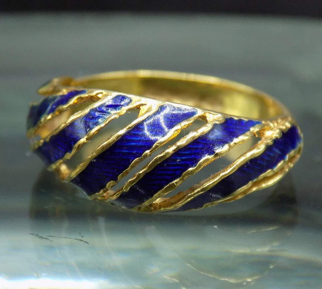 Beautiful blue enamel decorated 18k gold ring. (1 of 6)