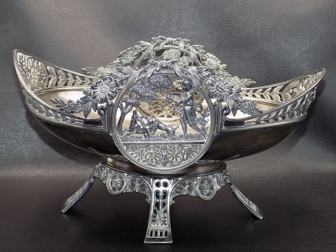 Elaborate decorated vintage silverplated center bowl (1 of 7)