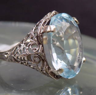 Beautiful 12 ct aquamarine sterling silver ring: Beautiful 12 ct aquamarine sterling silver ring. Great quality and detail. Lab created. Size 5 ¼..