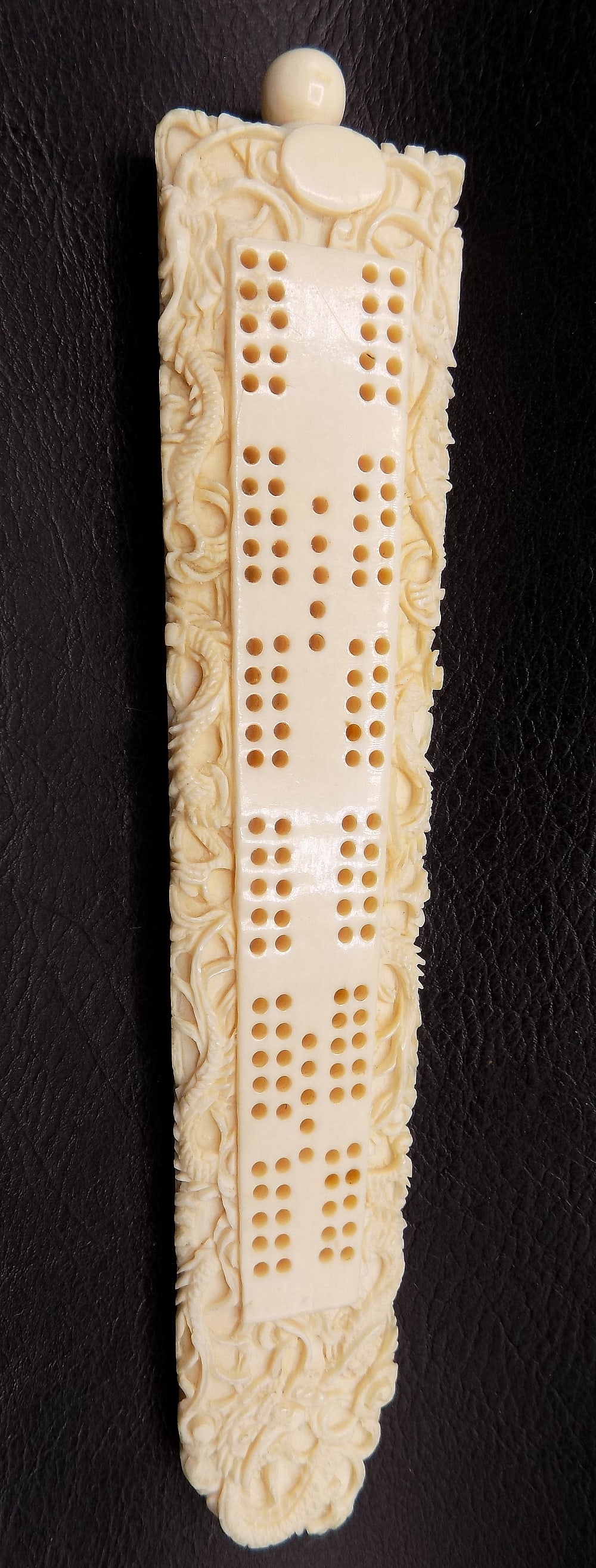 Great hand carved vintage Oriental cribbage board with dragons (1 of 7)
