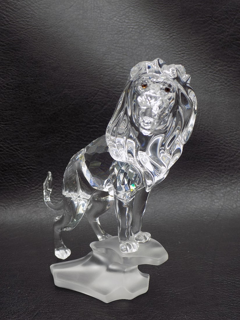 Vintage signed Swarovski art glass lion (1 of 9)