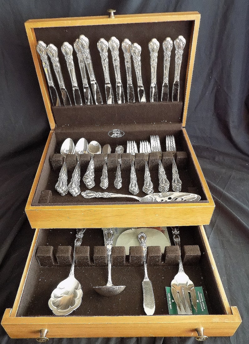 Very nice vintage 12 place setting  Rogers Brothers silverplate flatware set (1 of 6)