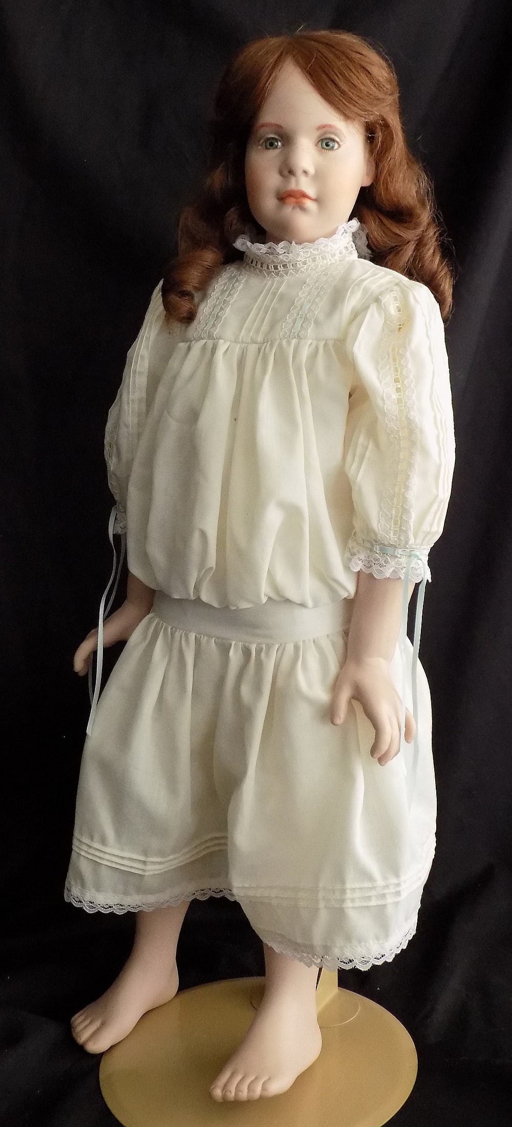 Vintage porcelain doll June by Ru Bert 1991: Vintage porcelain doll June by Ru Bert 1991. Beautiful colors. Great quality and detail. Includes repair receipt. Please see photos for condition