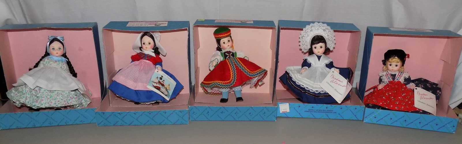 Six Vintage Madame Alexander International dolls: Six Vintage Madame Alexander International dolls. Great Britain 558. Belgium 562. Argentine 511. Germany 563. Czechoslovakia 564. France 552. Beautiful colors. Great quality and detail. Looks to be ne