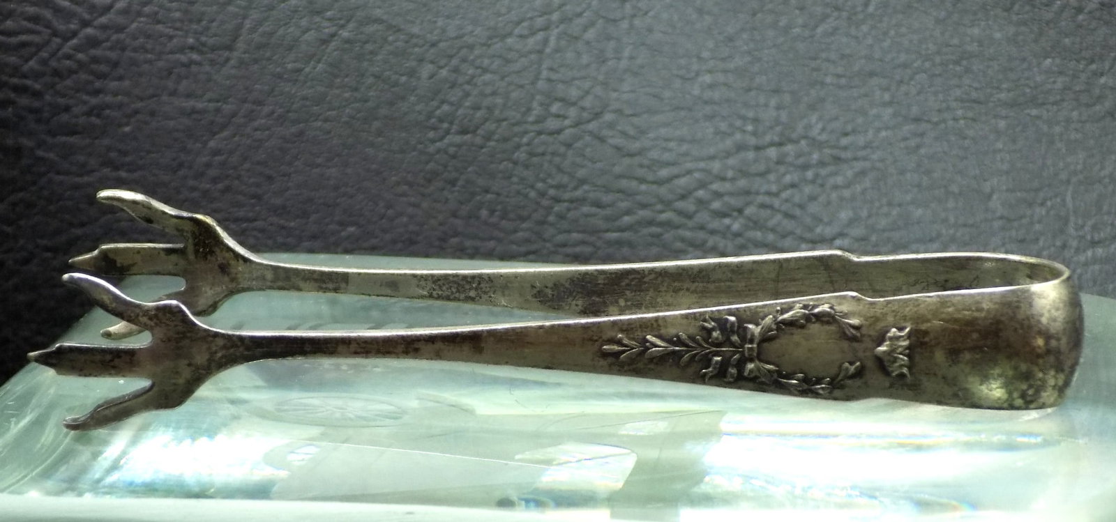 Antique sterling sugar tongs.: Antique sterling sugar tongs. Marked sterling Pat. 1909. 4 inches long. Great quality and detail. In very good original as found condition