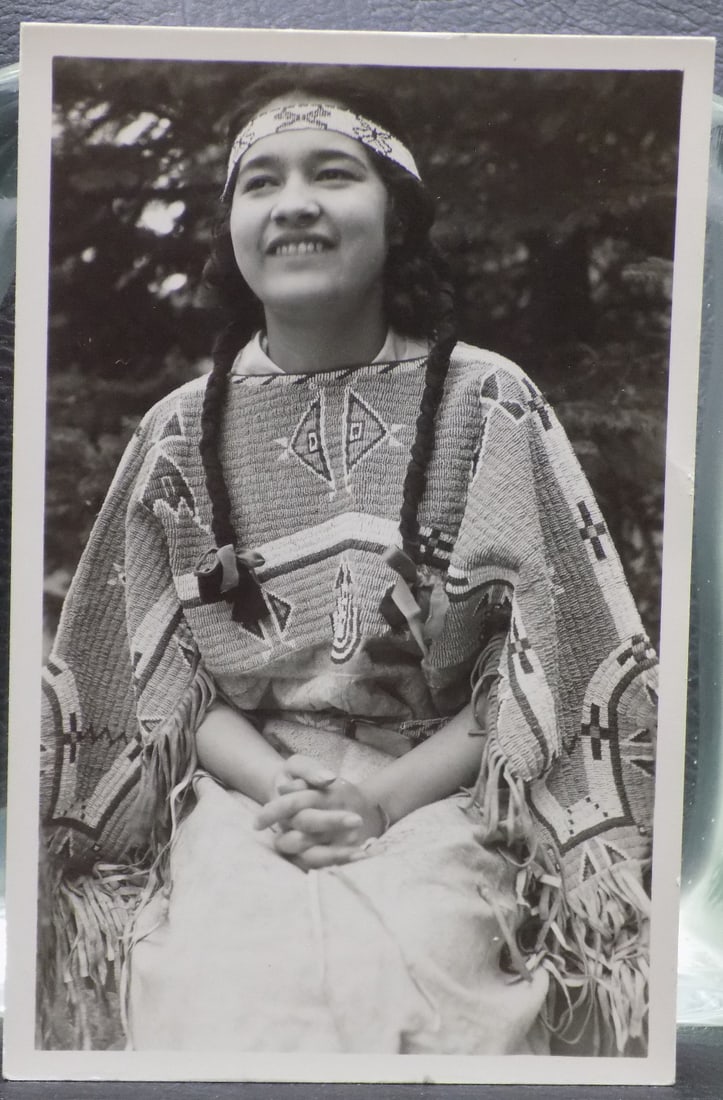 Vintage Native American Indian picture postcard (1 of 4)