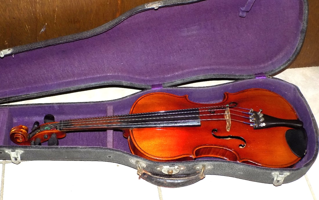 Good looking Stainer violin with case (1 of 11)
