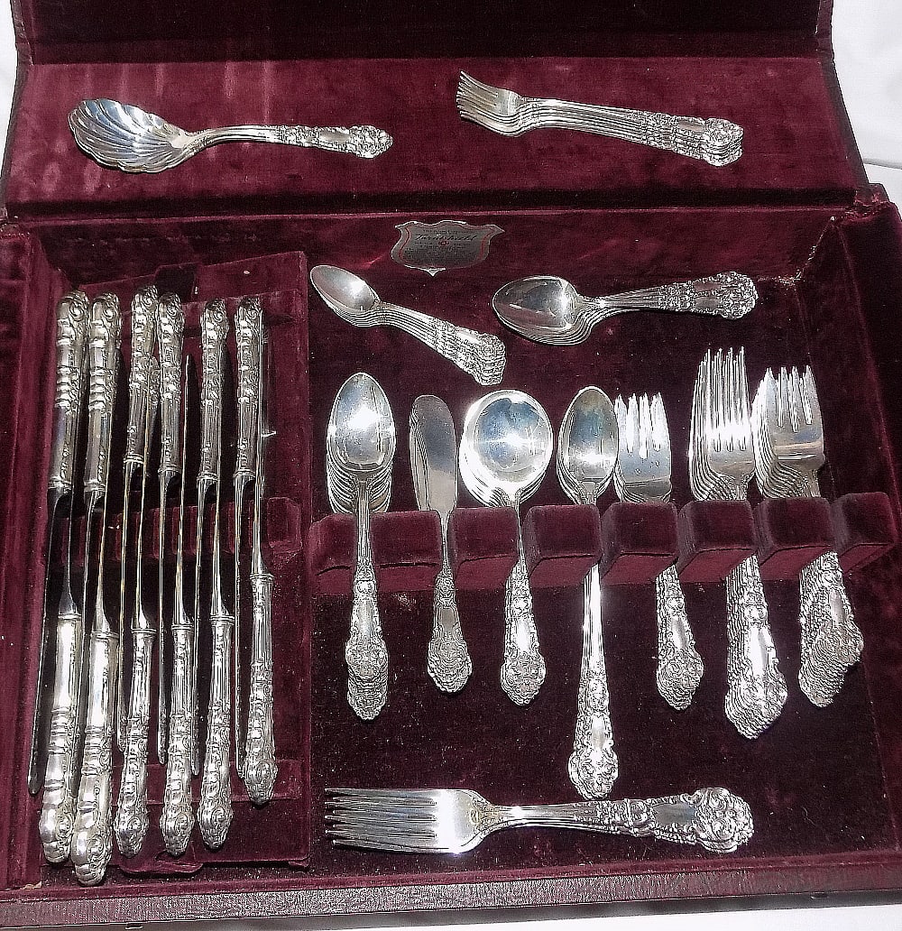 Fantastic French Renaissance Reed and Barton sterling silver flatware set (1 of 6)