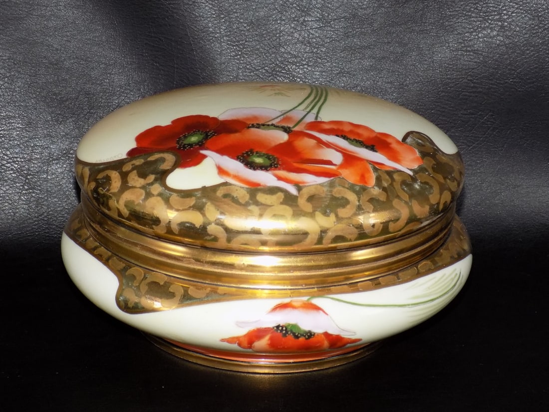 Large vintage hand painted Limoge porcelain jewelry box (1 of 10)