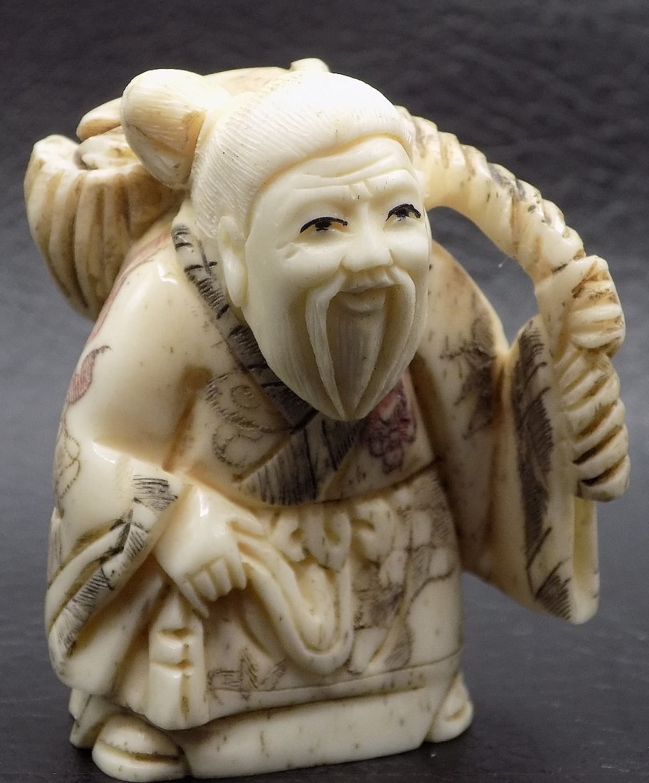 Nicely carved vintage Oriental Netsuke (1 of 8)