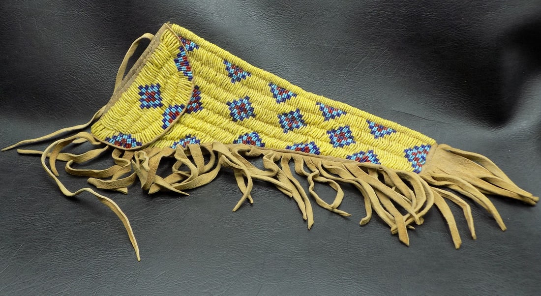 Very fine vintage Native American Indian beaded holster (1 of 11)